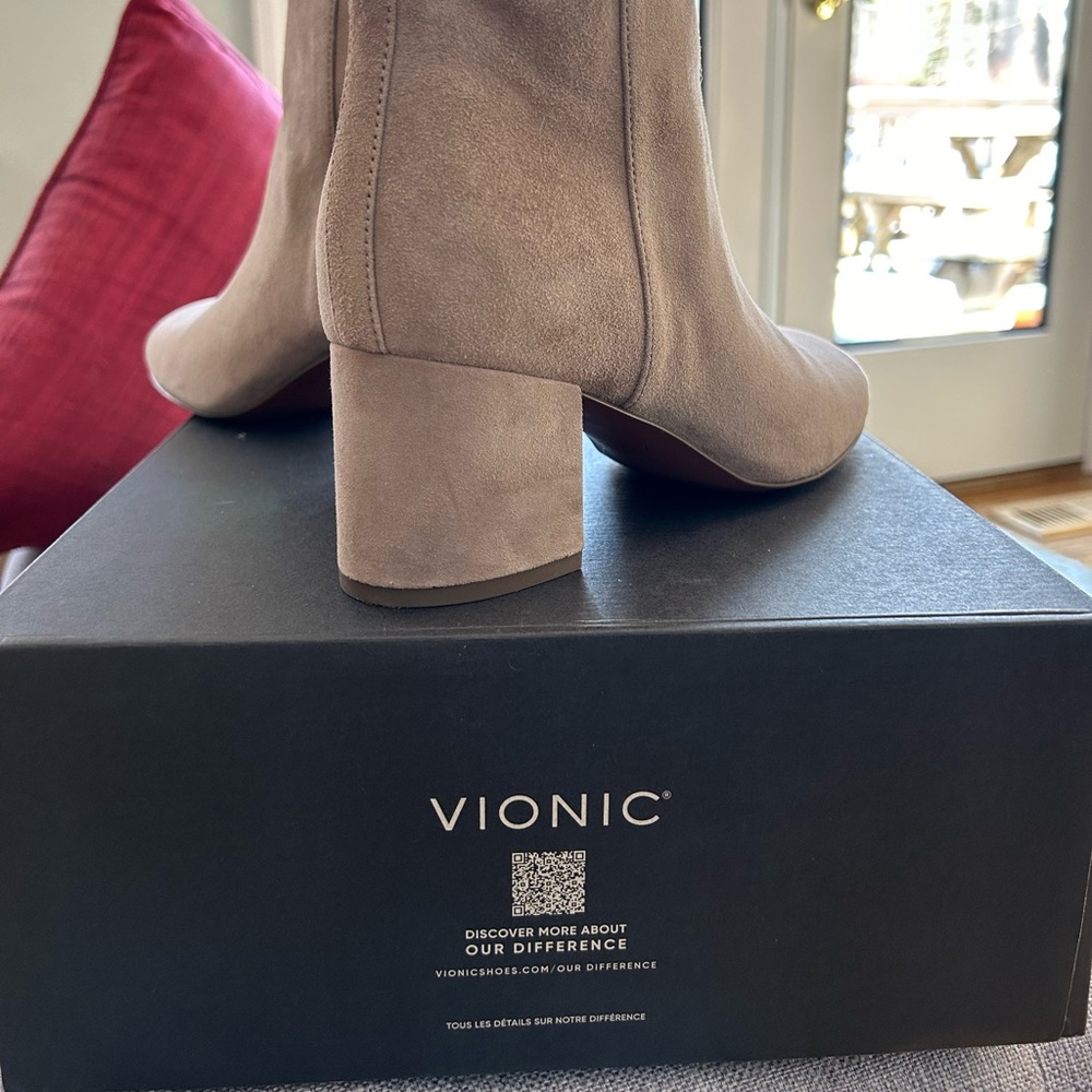 COPY - Vionic size 8, Sibley Taupe, suede boots - Picture 4 of 5